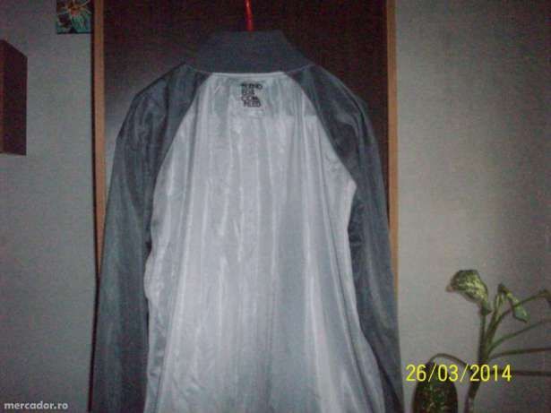 Vand bluza sport originala, produs de calitate, import Germania,noua.