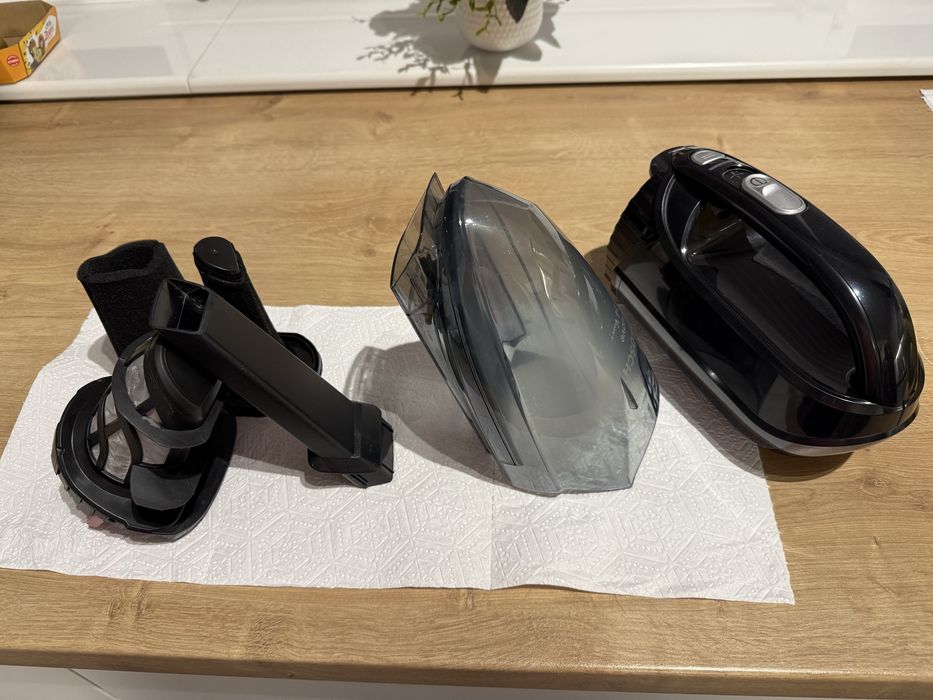 Aspirator de mana Bosch + set accesorii