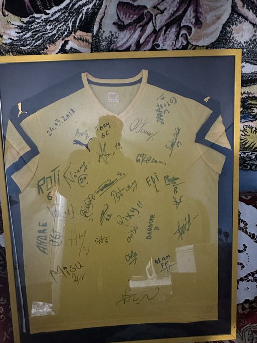 Vand tablou cu semnaturile jucatorilor CSM Ceahlaul