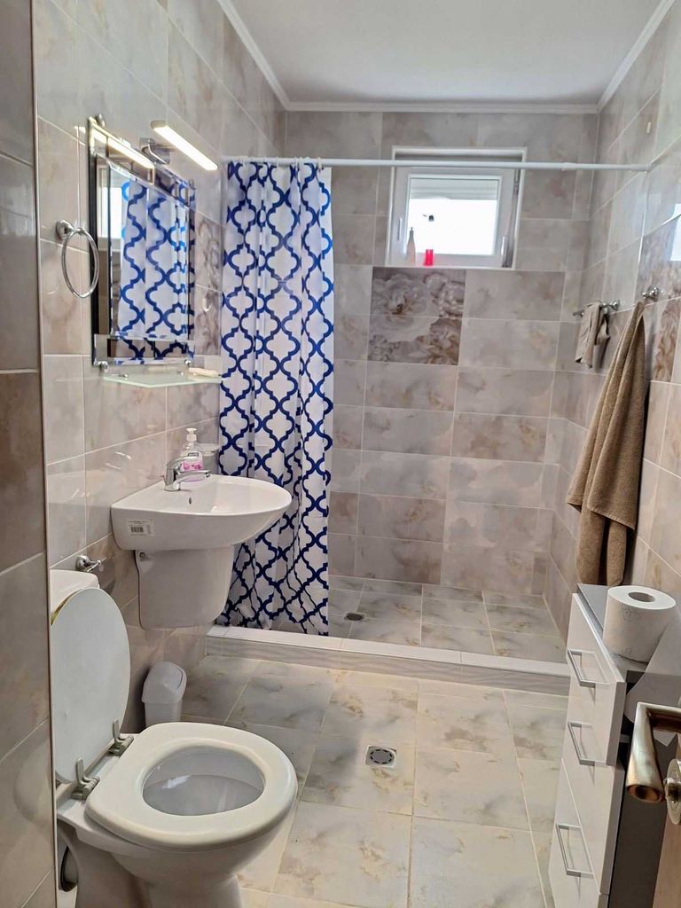 Дава се под наем Къща в Каблешково - 440 кв.м за 408 € - Снимка #10