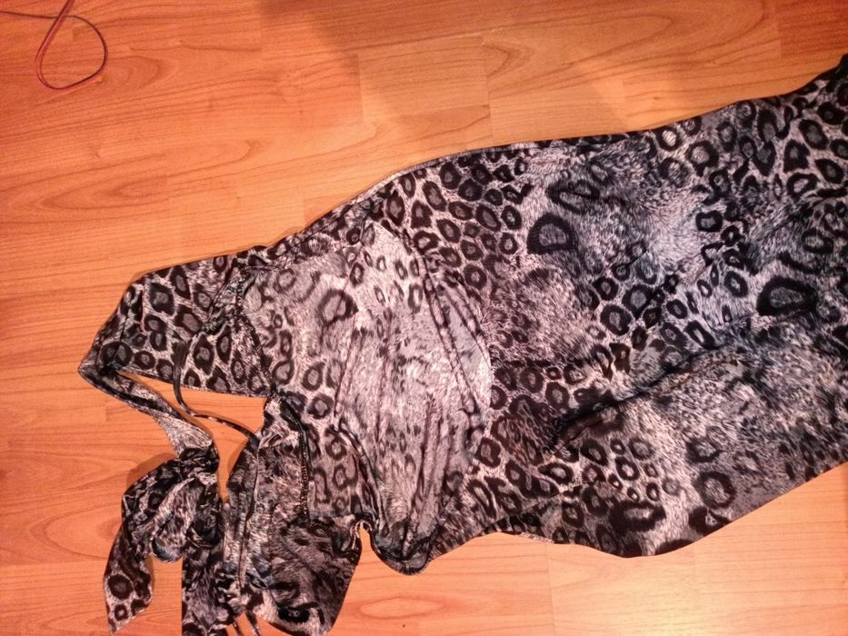 Rochie dama M cu despicaturi pe picioare