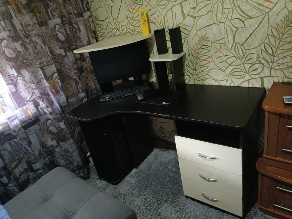 Компьютер со столом