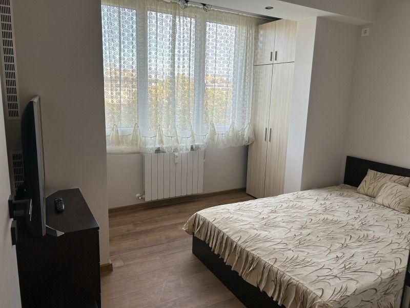 Тристаен апартамент под наем в ж.к. Красно село, 2212671