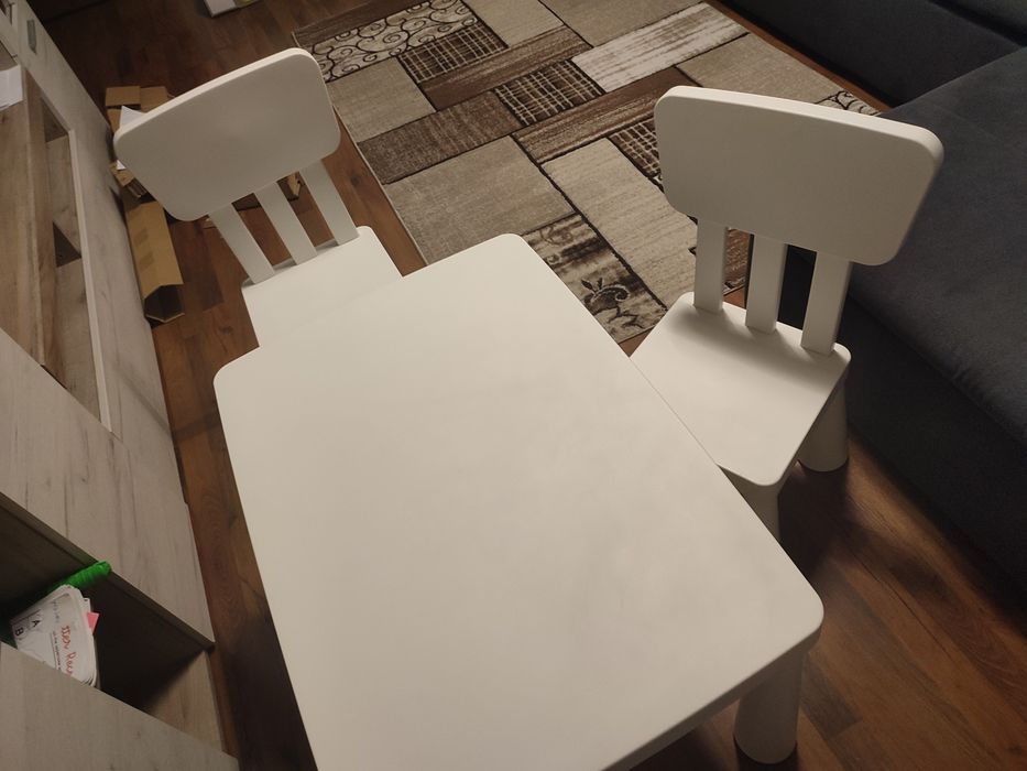 Măsuță și scaune pentru copii Ikea
