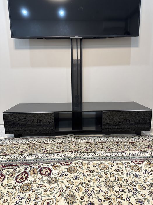 Продам тумбу с кронштейном