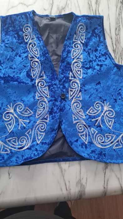 Продаю 2000тг подойдёт 8-12 лет