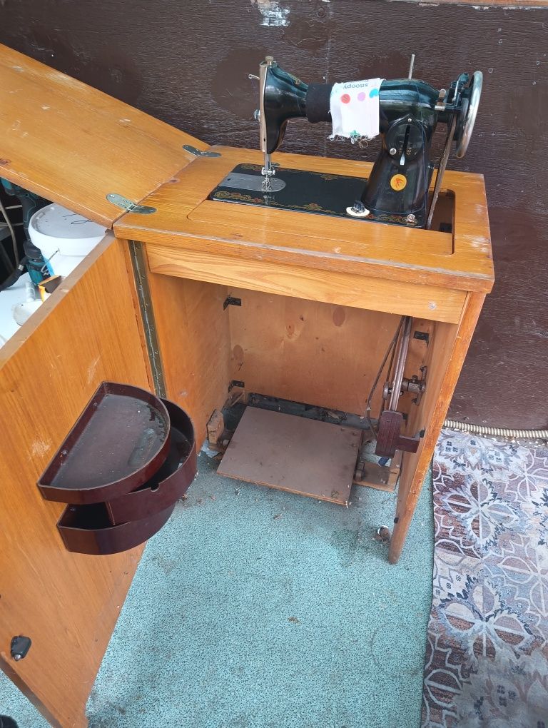 Продаётся швейная машинка