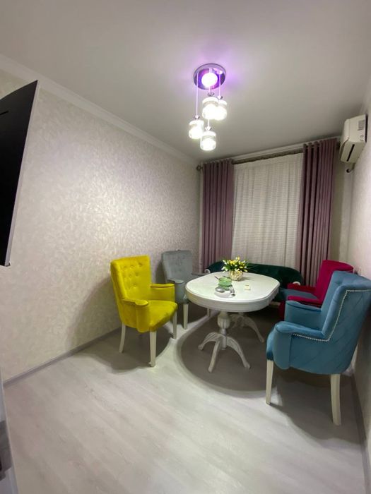 Kvartira sotiladi srochna 5/2/4 106 kv tayor pad kluch taqachida