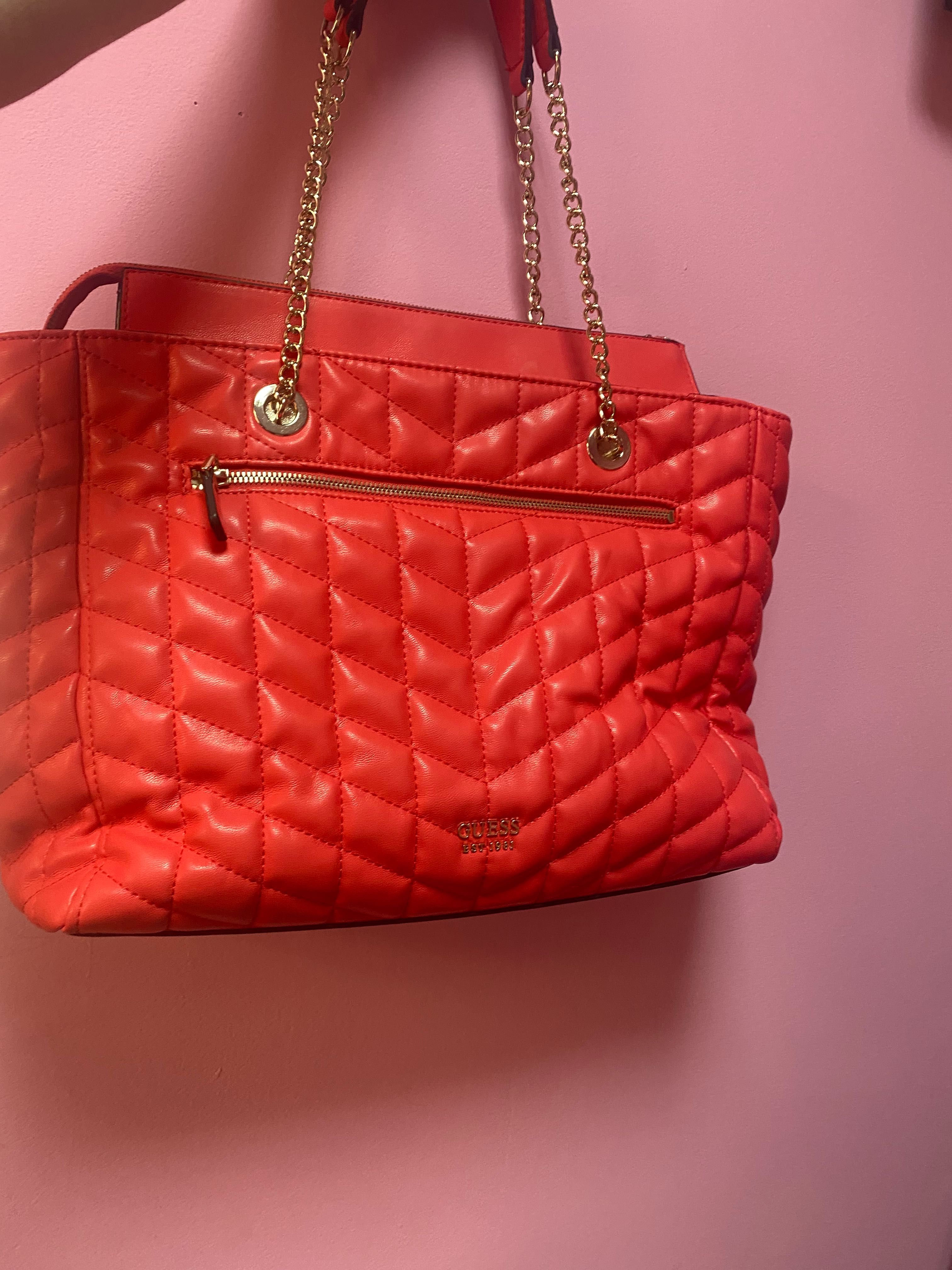GUESS оригинална дамска чанта корал