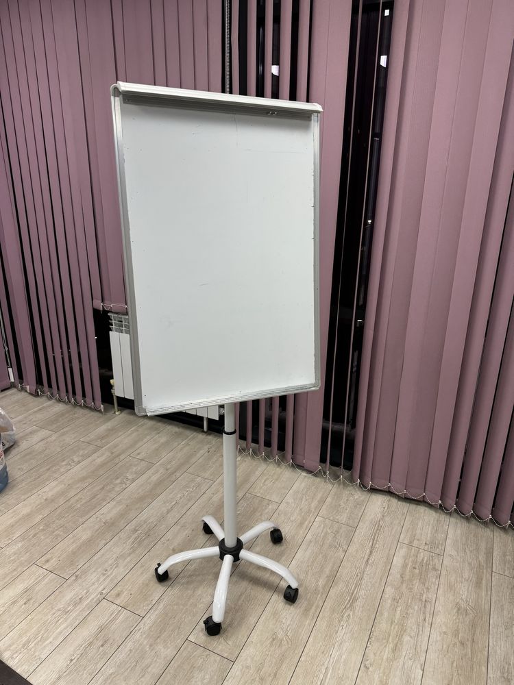 флипчарт 100*70 см в отличном состоянии