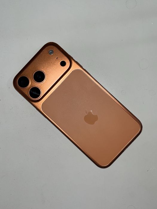 Продам Iphone 17 pro max оранжевый МУЛЯЖ