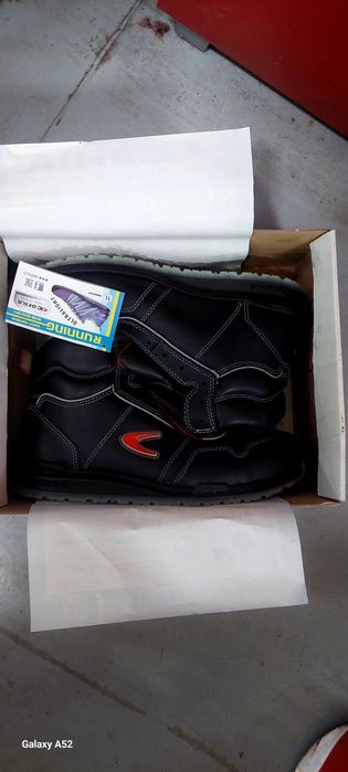 Продавам работни обувки мъжки.  номер 44 и номер 45