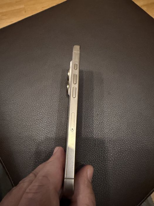 Iphone 16 pro Desert Titanium