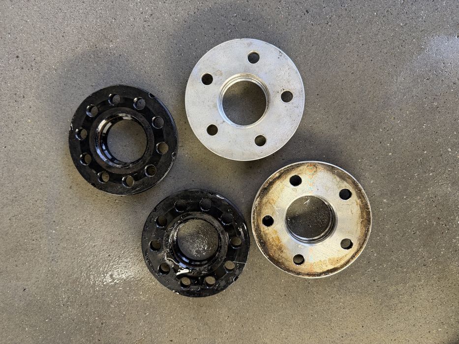 Продавам 4 броя дистанционни фланци 5х112 2х10 мм и 2х12мм!