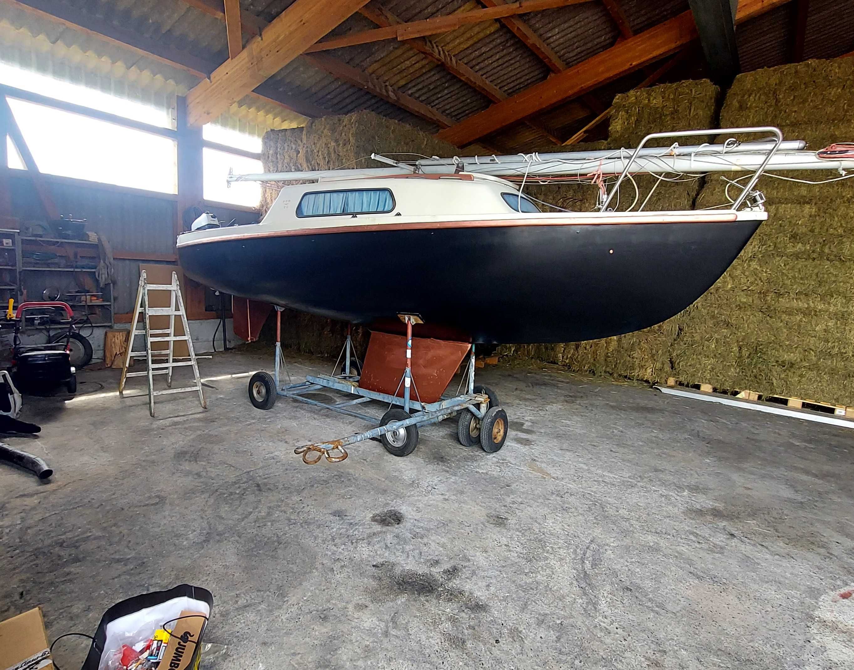 Vand velier 6 metri cu motor
