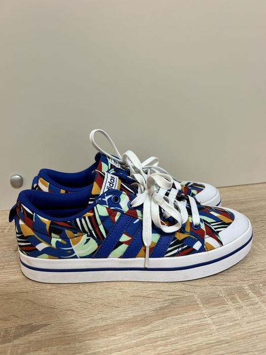 Дамски цветни кецове Adidas