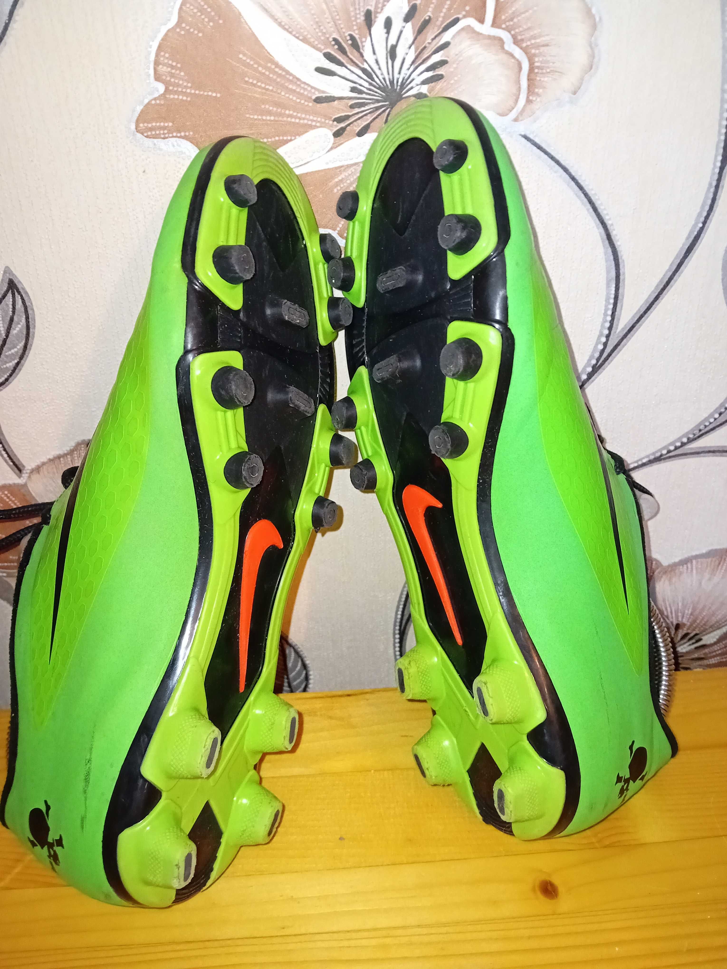 Продавам оригинални бутонки Nike ,номер 43