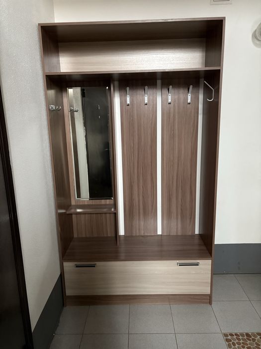 Шкаф в прихожую в хорошем состояние