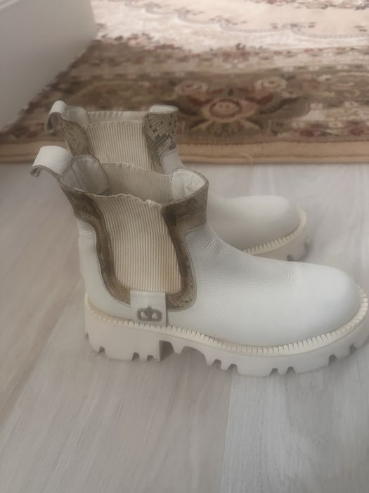 Челси ботинки өте жақсы жағдайда
