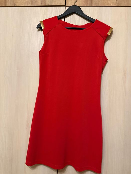 Червена рокля за парти