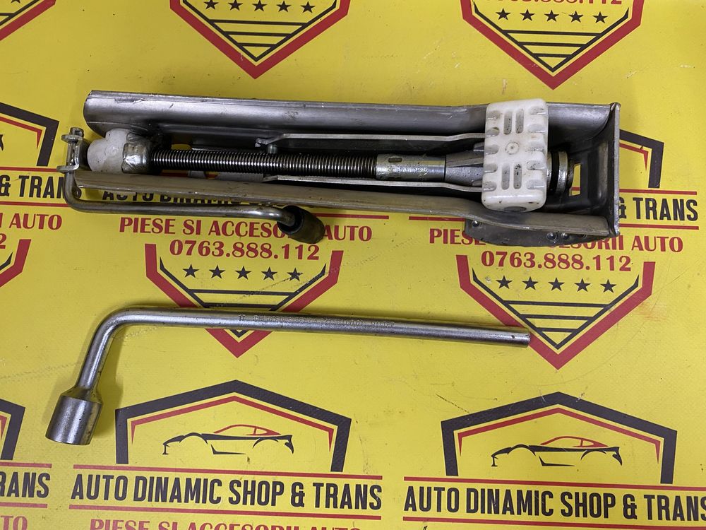 Cric auto cu cheie prezoane  original Mercedes W211 E class