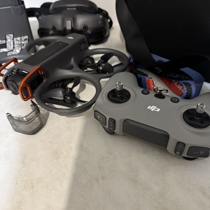 DJI AVATA 2 Fly more combo + Remote controller 3