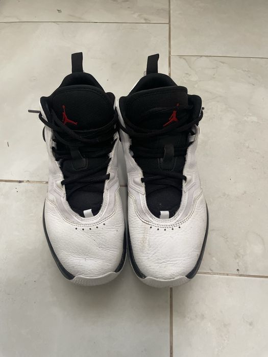 Vand urgent papuci jordan(sunt doar murdari)