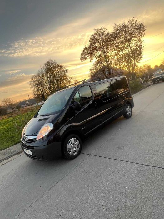 Vand opel vivaro cu 6 locuri si duba an 2012 euro 5maxim de lung