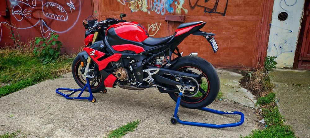 Bmw s1000r impecabil îngrijita ca la carte 13000 km