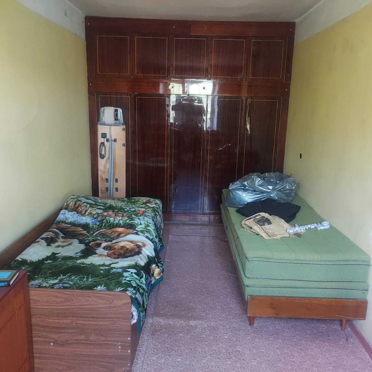Продам 2-х комнатную квартиру в спальном районе города на Ержанова.