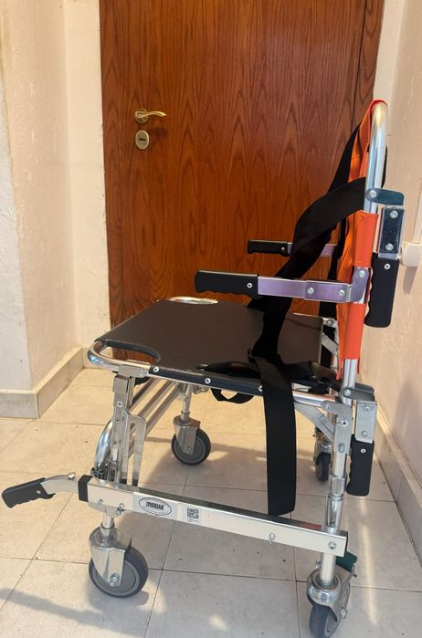 Носилка стол за качване и сваляне, евакуиране на хора по стълбища