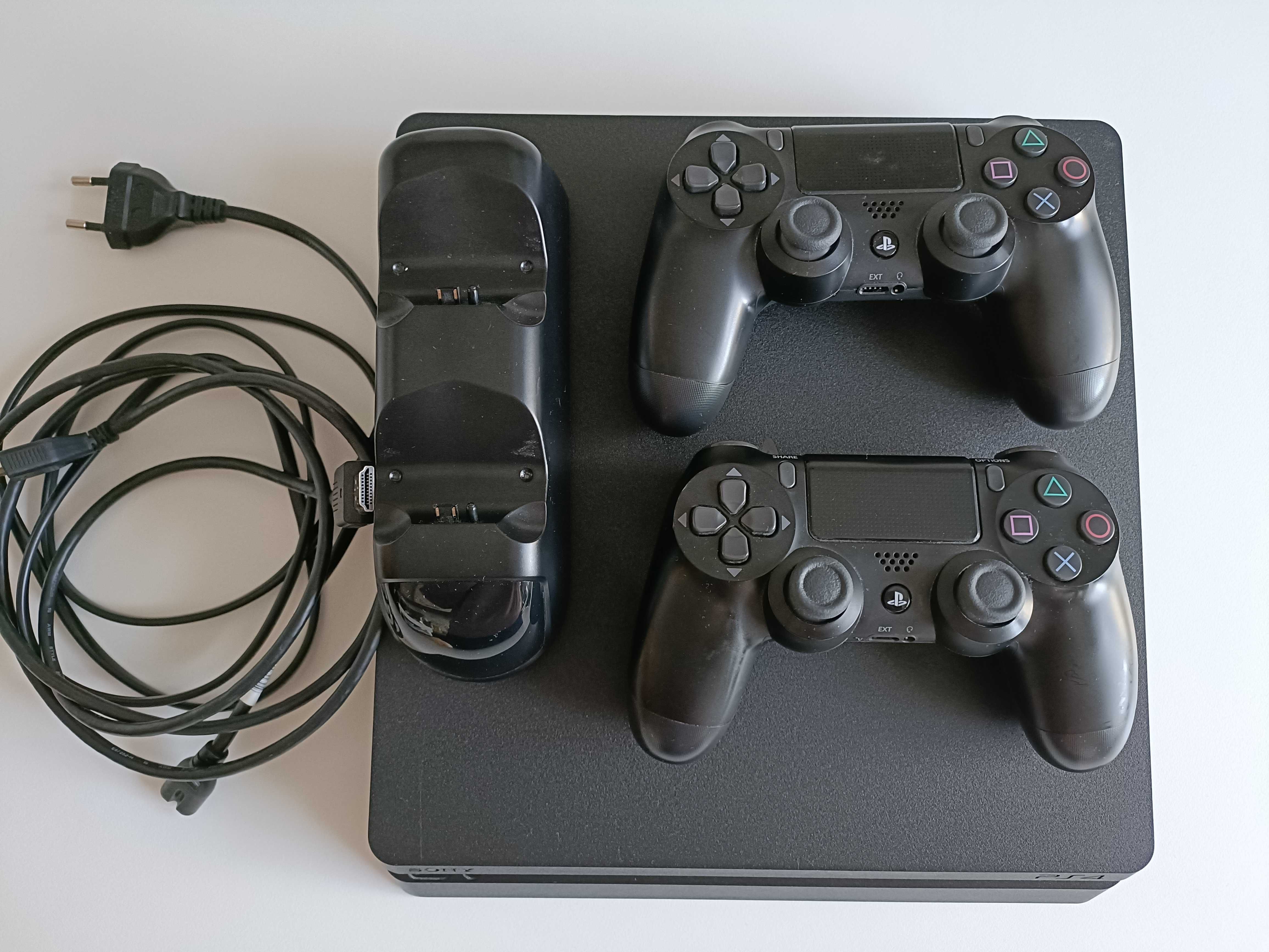 Consola Sony Playstation 4 Slim (PS4) + 2 controller-e + incarcator