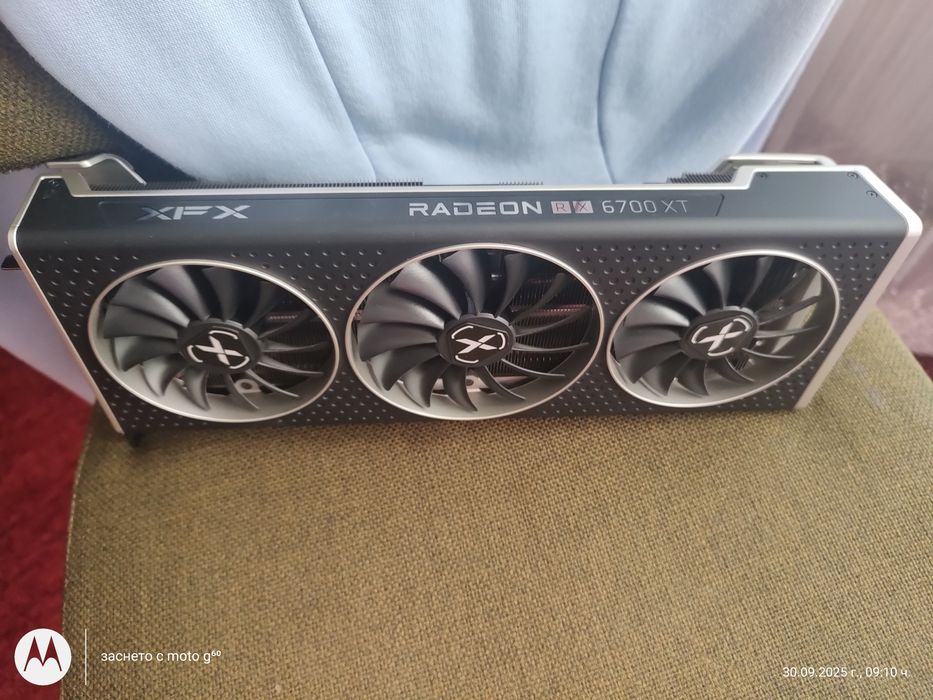 Продавам Видеокарта XFX Radeon RX6700XT