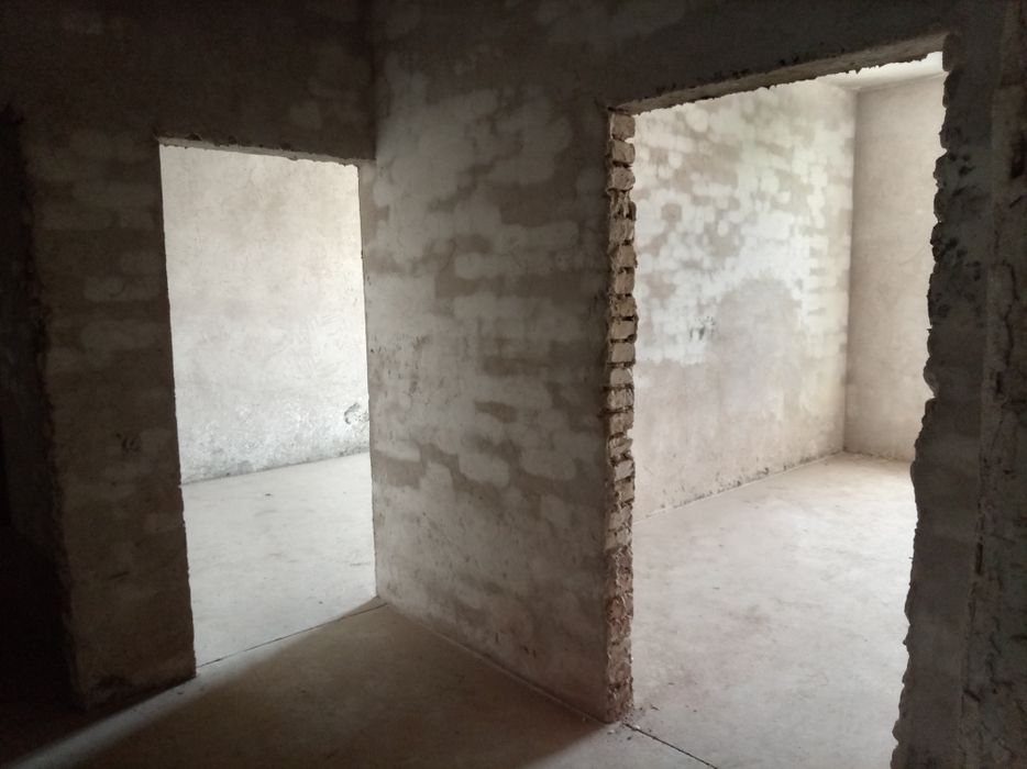 Jondor yangi bozor yonida 2 xonali kvartira tez va arzon sotiladi. May