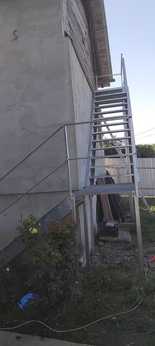 Scara zincate la comanda în toată tara oferim și montaj