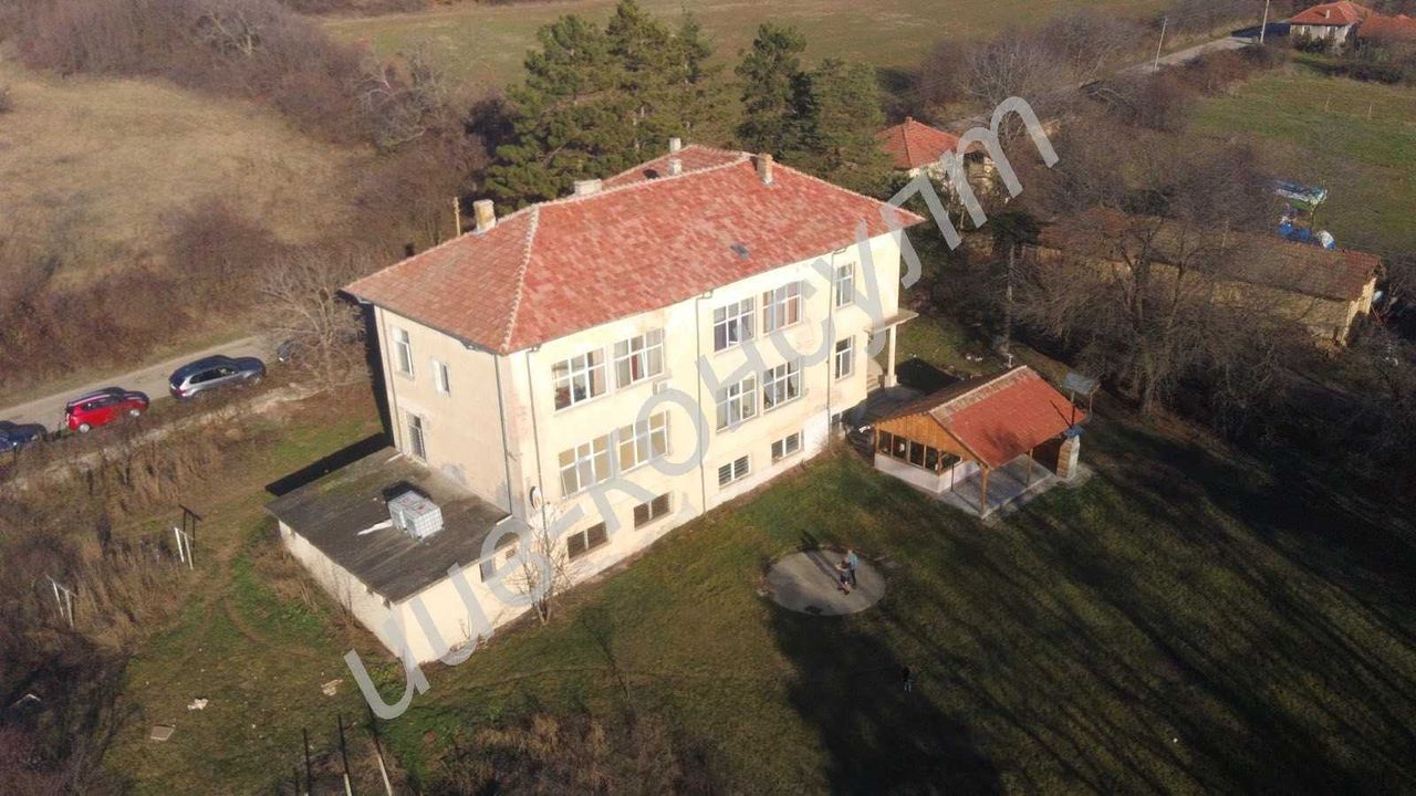 Продава се Къща в с. Балканци, Област Велико Търново - 1000 кв.м за 525 €/кв.м - Снимка #4