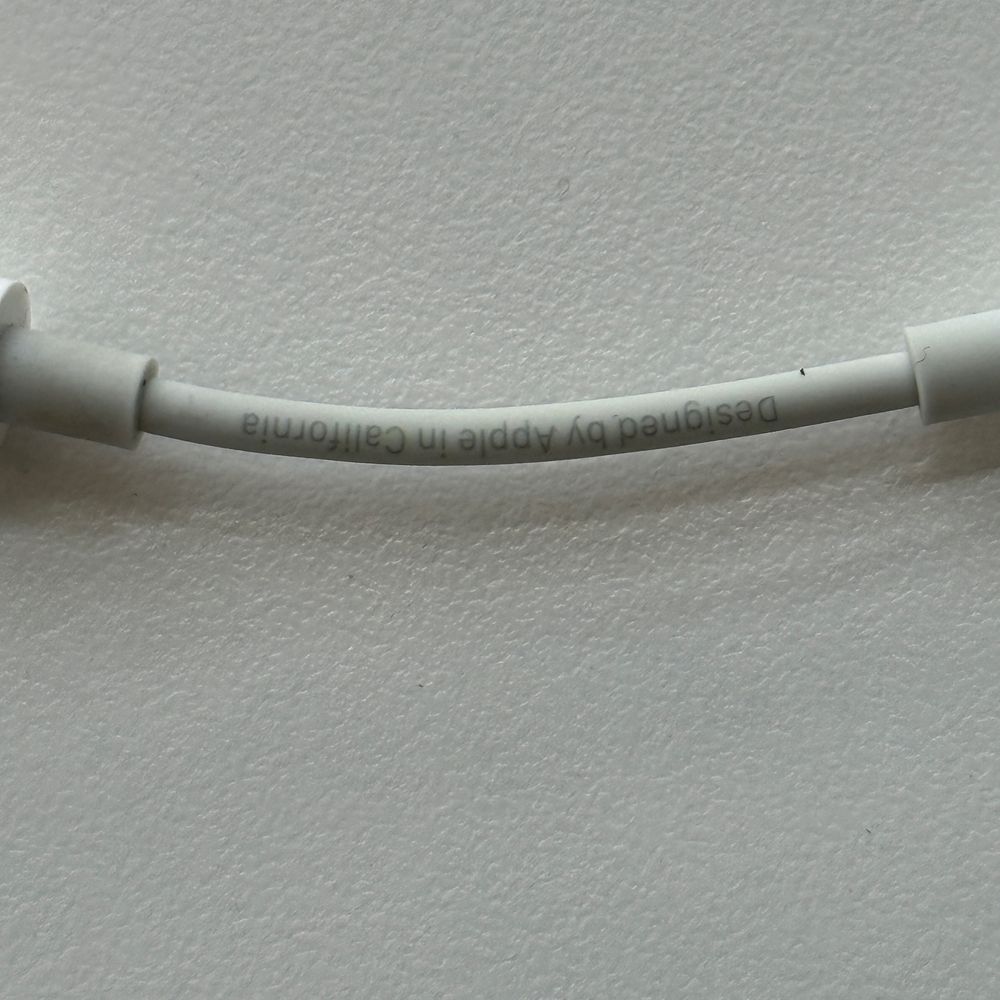 Apple Lightning to AUX Оригинален Кабел Адаптер Dongle