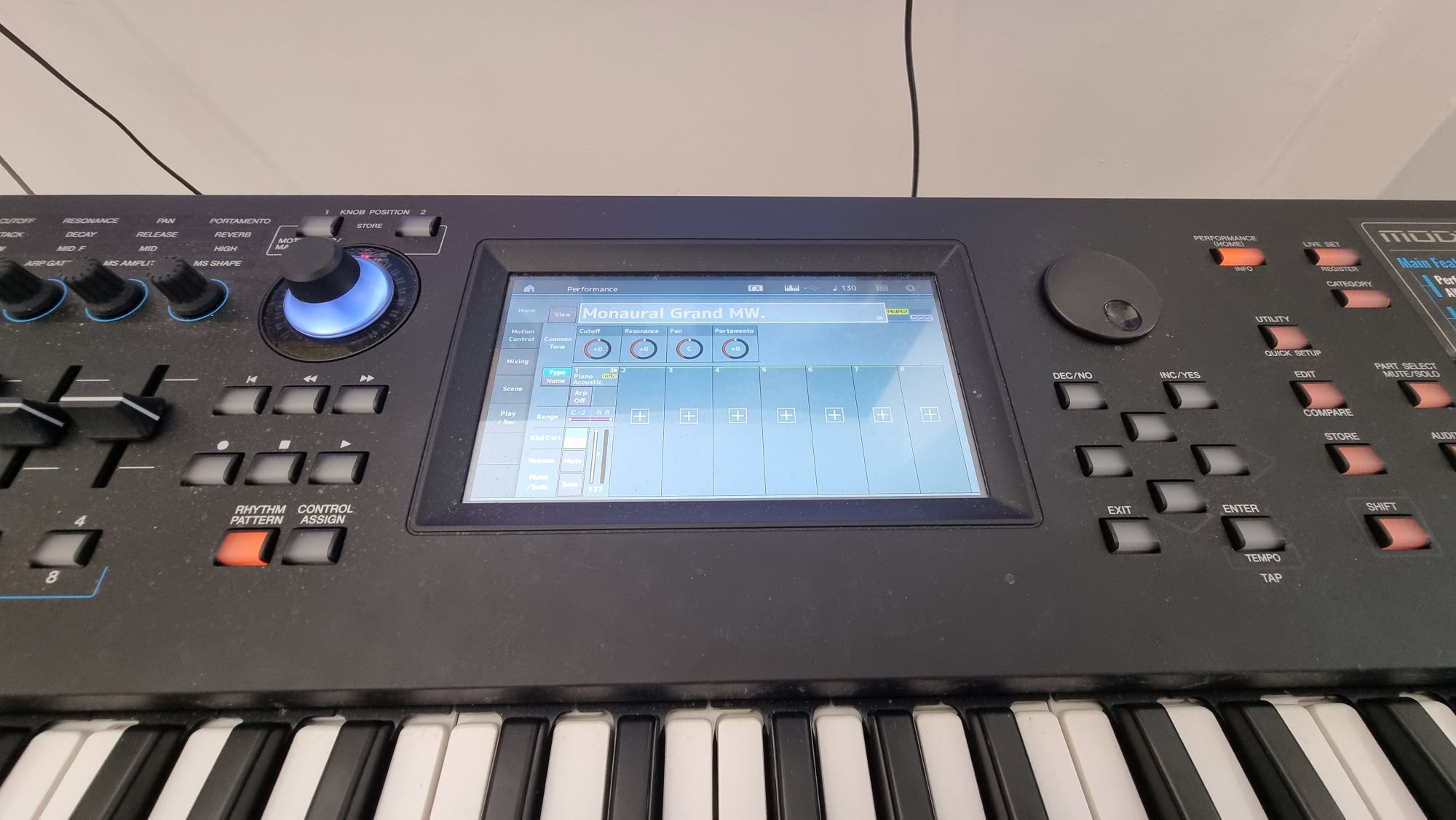 YAMAHA MODX 7 синтезатор