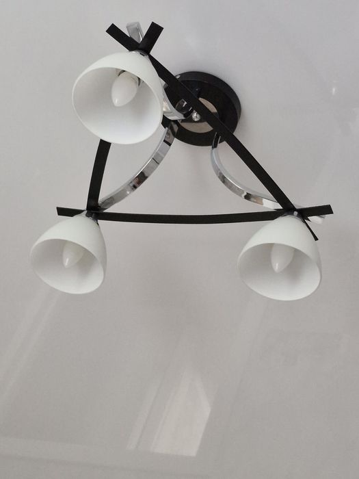 Продам люстру в отличном состоянии