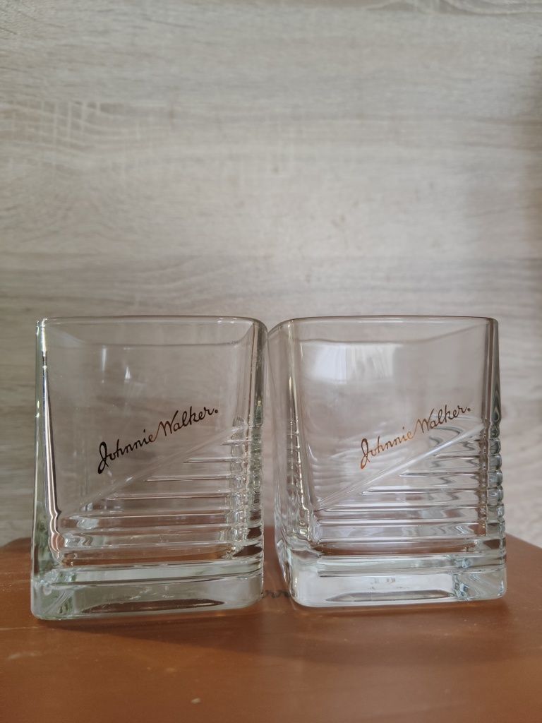 Коктейлни чаши+ рекламни Johnnie Walker подарък