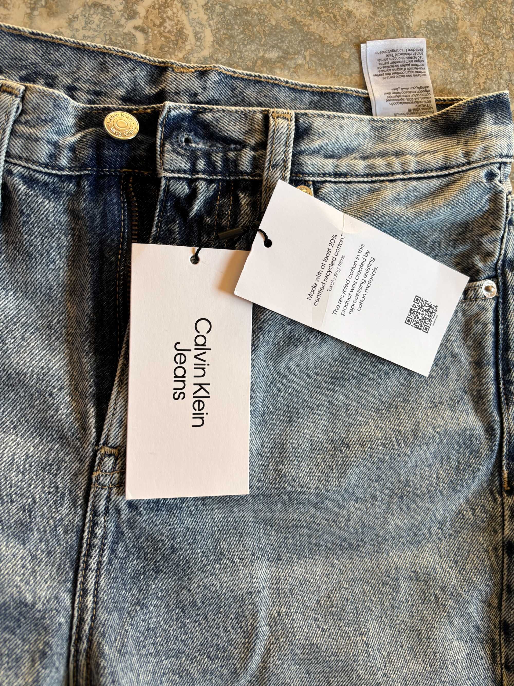 Продавам дамски дънки CALVIN KLEIN - не са носени!