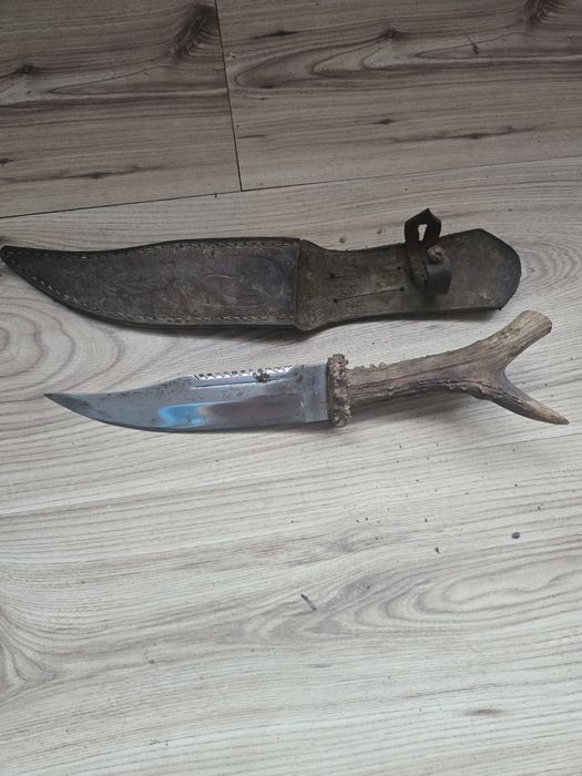 De vânzare cuțit vanatoare