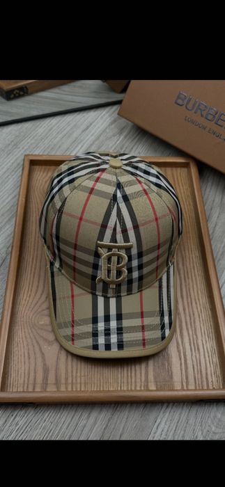 Șapcă Burberry model 2026,  8 modele