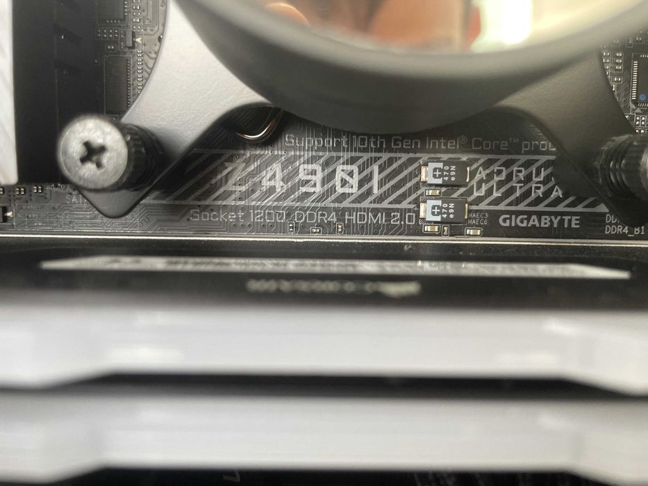 Intel I5 10600K + Z490I AORUS ULTRA + Corsair 32GB RAM + NZXT Kraken