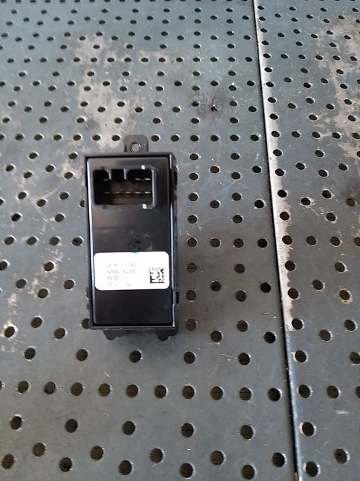 Buton geam electric dreapta fata kia ceed 2 jd 49d5101000 93580a2000