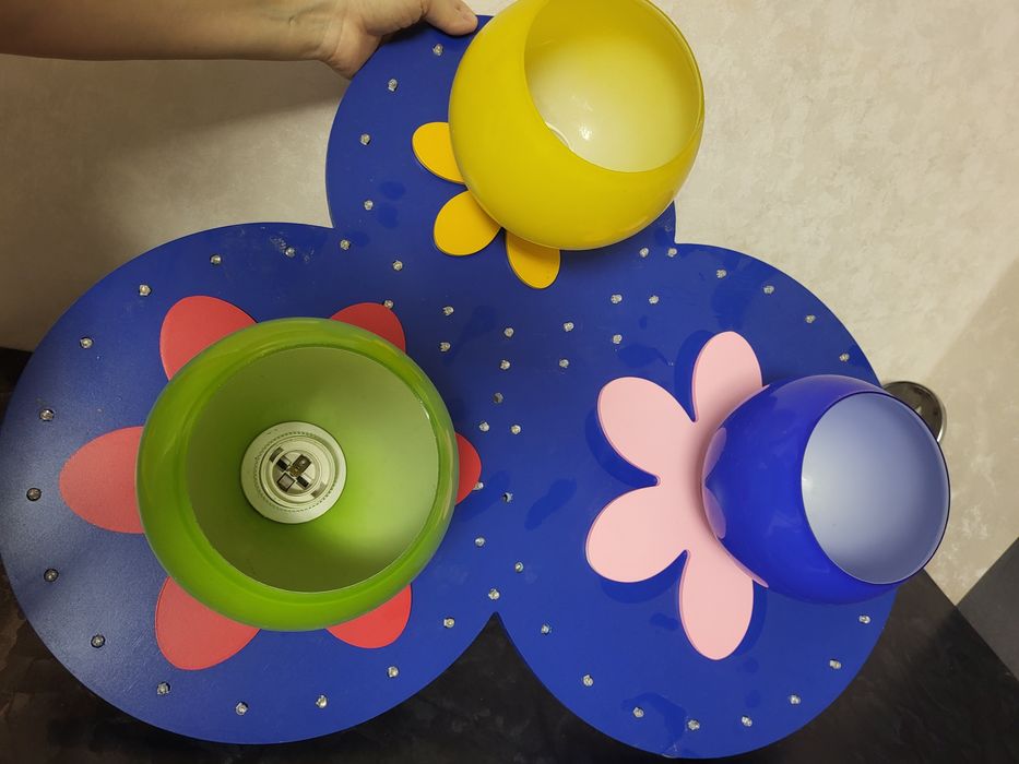 Продаю люстру в хорошем состоянии