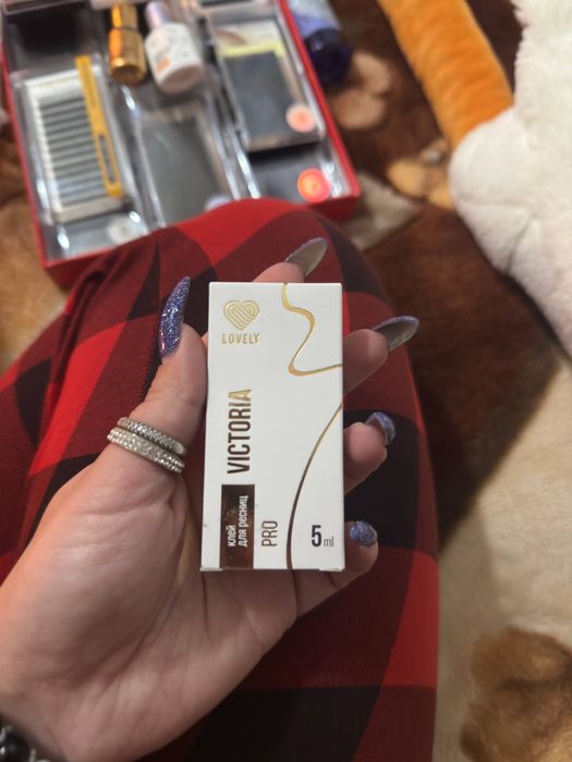 Для наращивания ресниц и ламинирования бровей