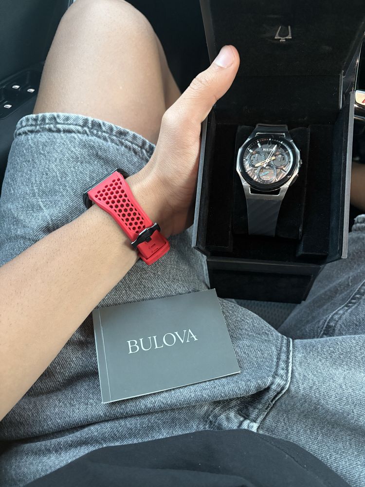 Часовник bulova curv