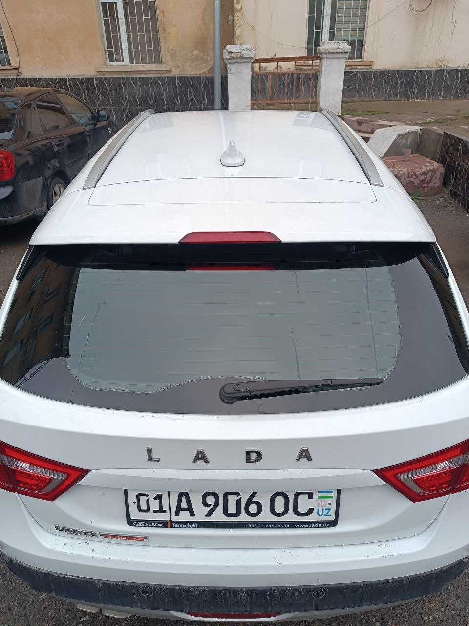 "LADA vesta cross"