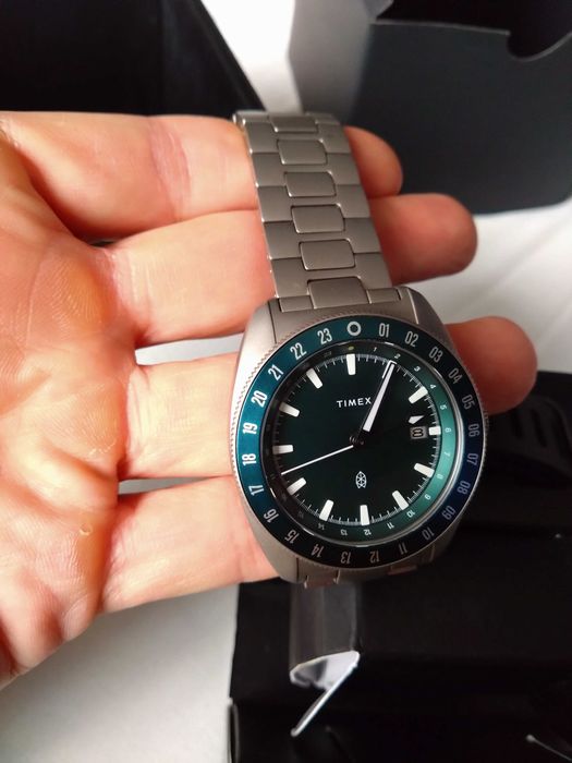 Timex x The James Brand Titanium Automatic GMT и Tissot Seastar 1000